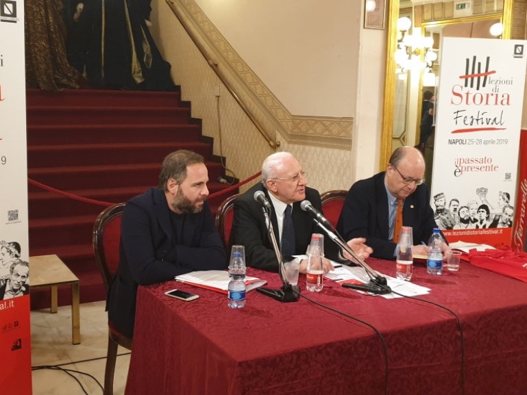 Presentato il Festival di Lezioni di Storia, De Luca: riscopriamo l'orgoglio di Napoli