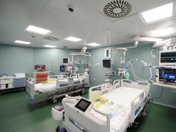 Ospedale di Frattamaggiore, apre il reparto di rianimazione. De Luca: in Sanità cambiamenti epocali