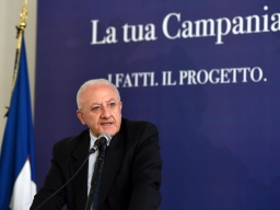 Economia, De Luca: prima di tutto il lavoro, tavolo nazionale per la vertenza Campania