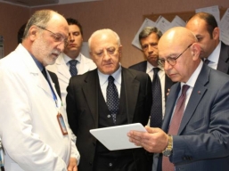 Il Presidente De Luca in visita al Pineta Grande Hospital di Castel Volturno