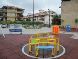 Acquisto e installazione nelle aree verdi pubbliche di giochi destinati a minori con disabilità