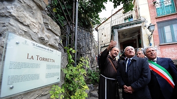 Il presidente De Luca visita a Pietrelcina i luoghi natali di San Pio