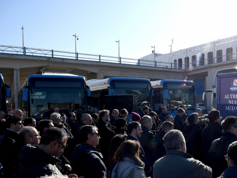 Trasporto, consegnati altri 150 autobus. De Luca: Rinnoviamo l'intero parco mezzi regionale