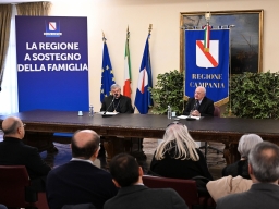 PRESENTATA LA LEGGE SULLA FAMIGLIA, DE LUCA: IMPEGNO STRAORDINARIO DELLA REGIONE