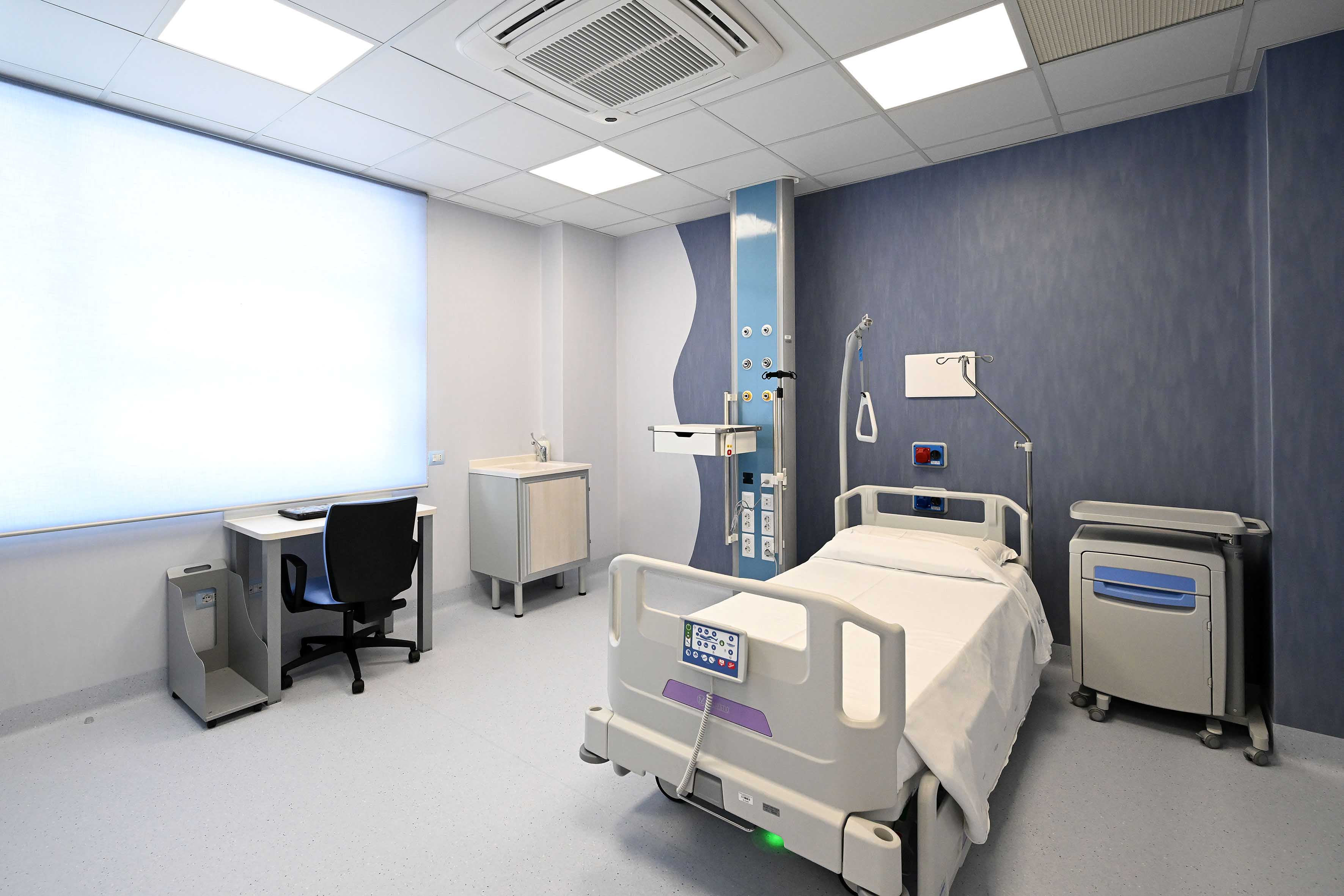De Luca partecipa all'inaugurazione di nuovi reparti al presidio ospedaliero CTO