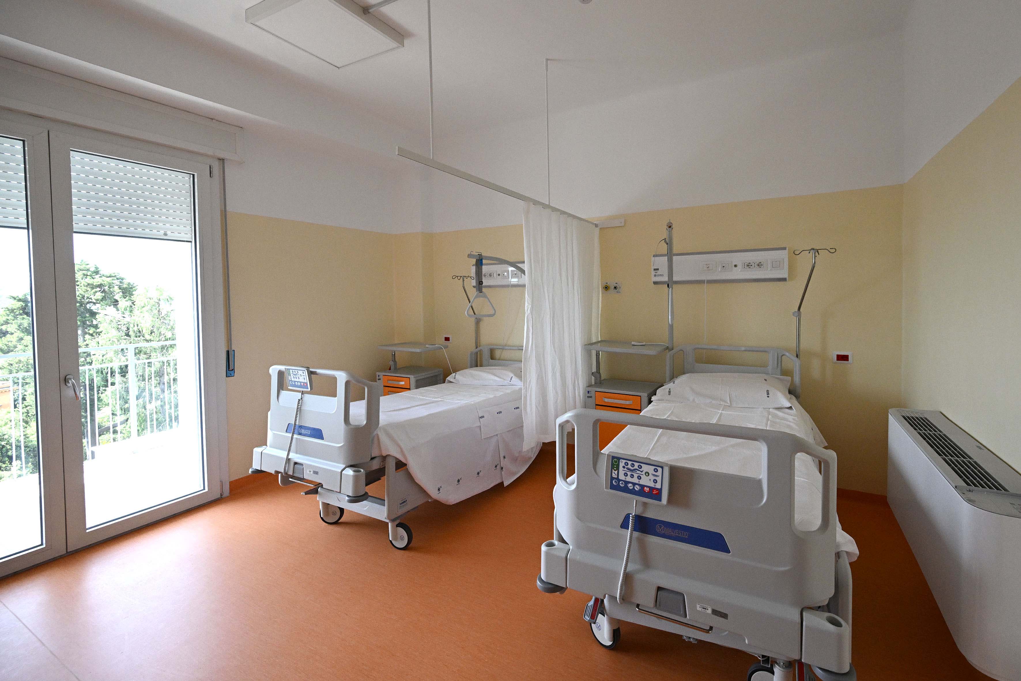 De Luca partecipa all'inaugurazione di nuovi reparti al presidio ospedaliero CTO