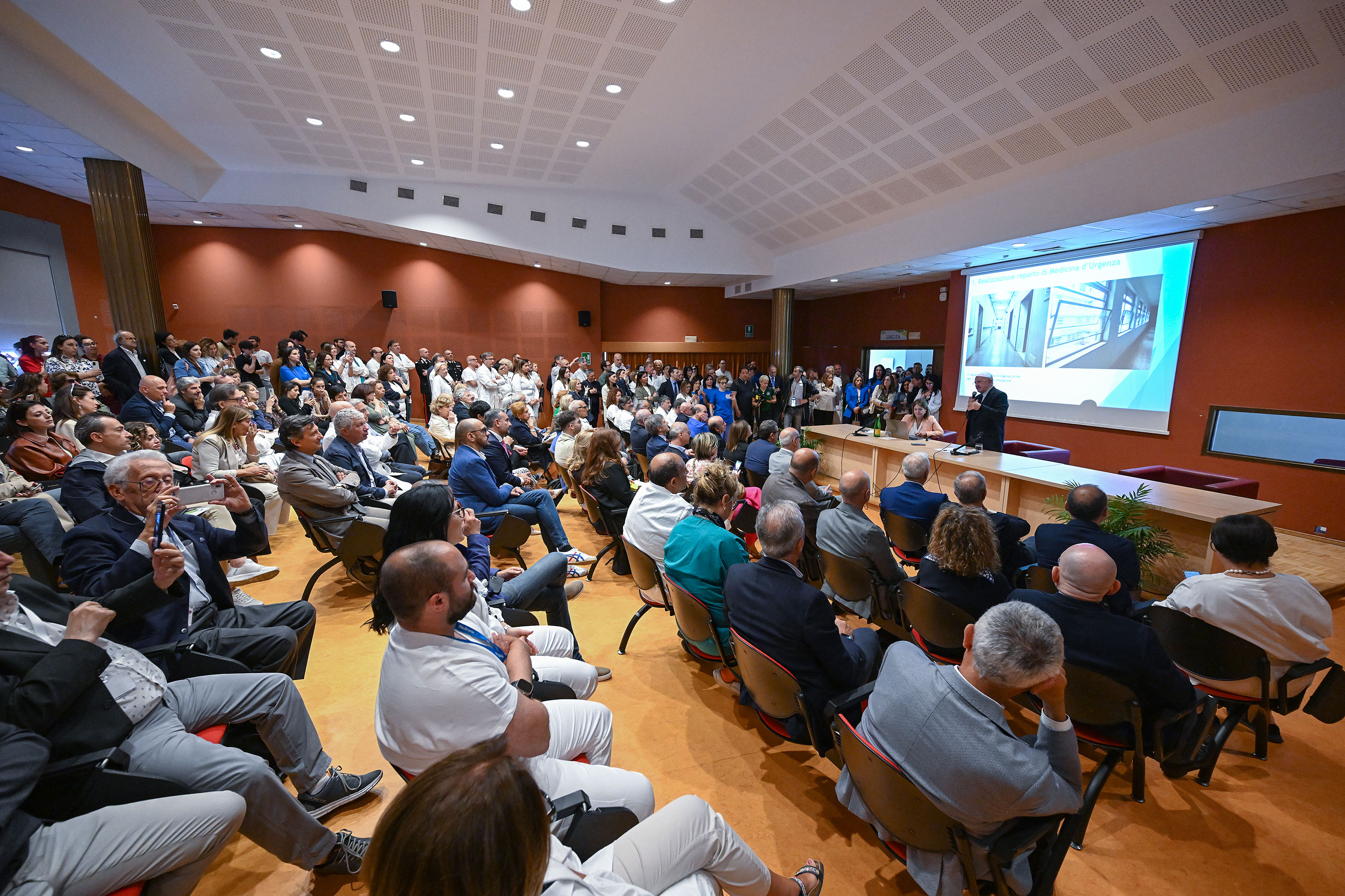 De Luca partecipa all'inaugurazione di nuovi reparti al presidio ospedaliero CTO