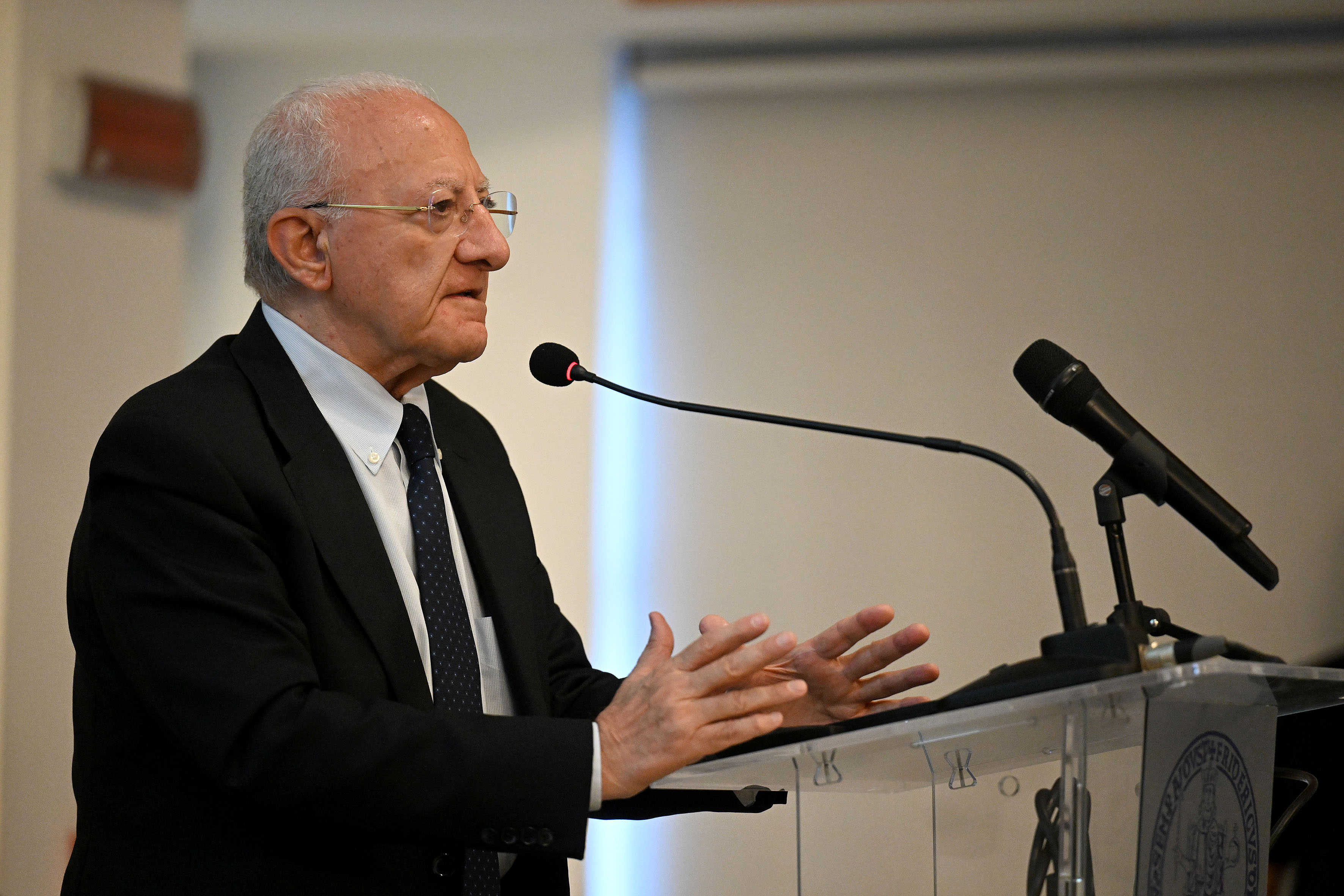 De Luca al convegno sull'edilizia sanitaria