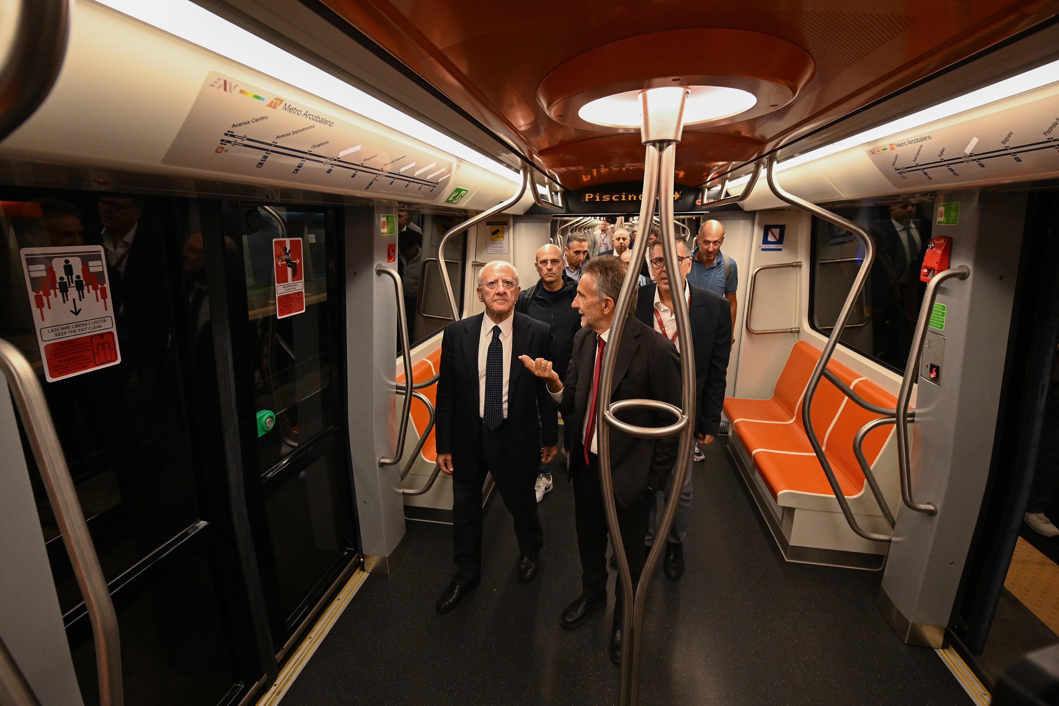 Presentazione del nuovo treno per la tratta Eav Aversa-Piscinola Scampia