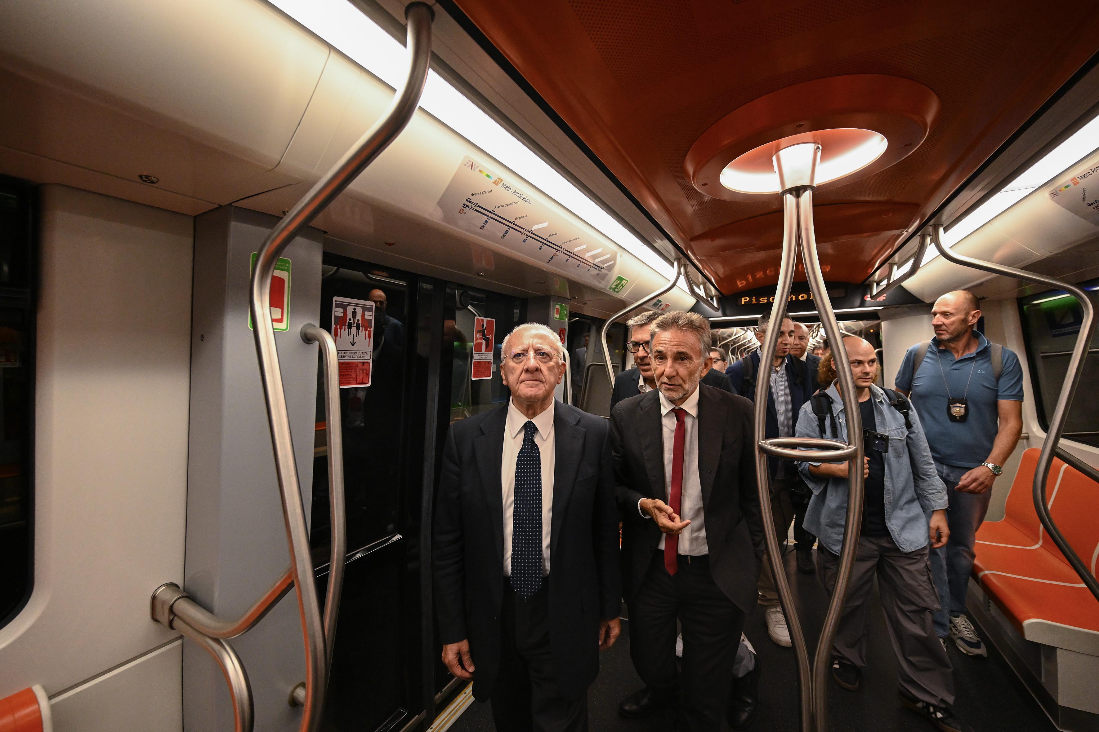 Presentazione del nuovo treno per la tratta Eav Aversa-Piscinola Scampia