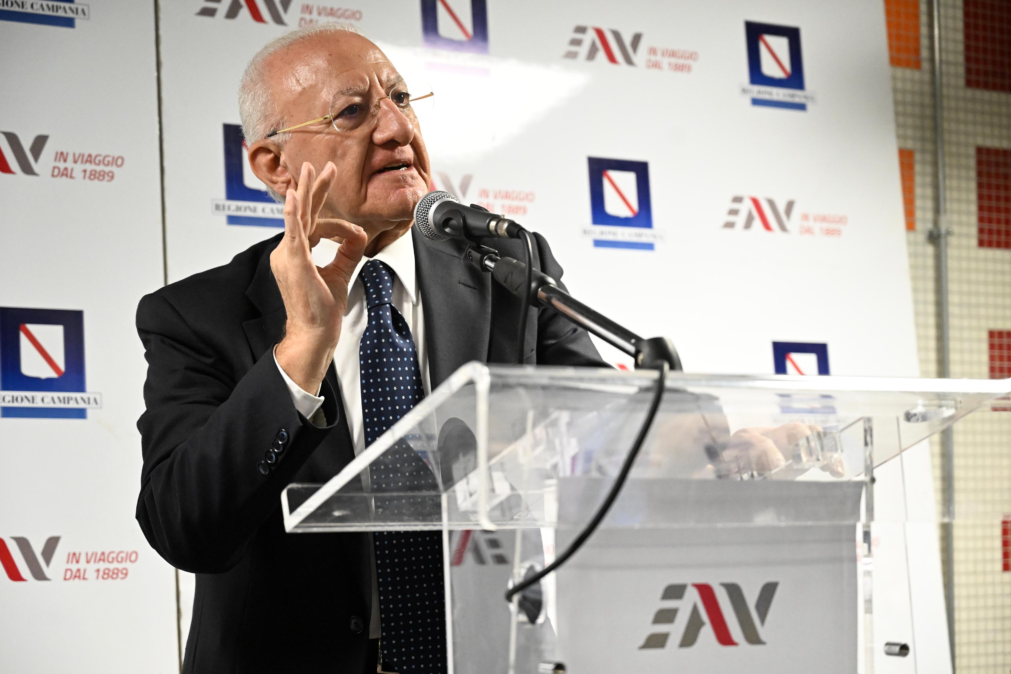 Presentazione del nuovo treno per la tratta Eav Aversa-Piscinola Scampia