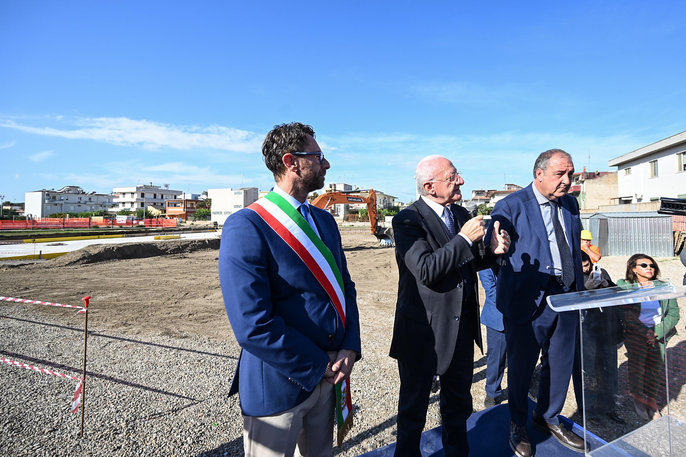 de_luca-cantiere_casa_comunit_pomigliano