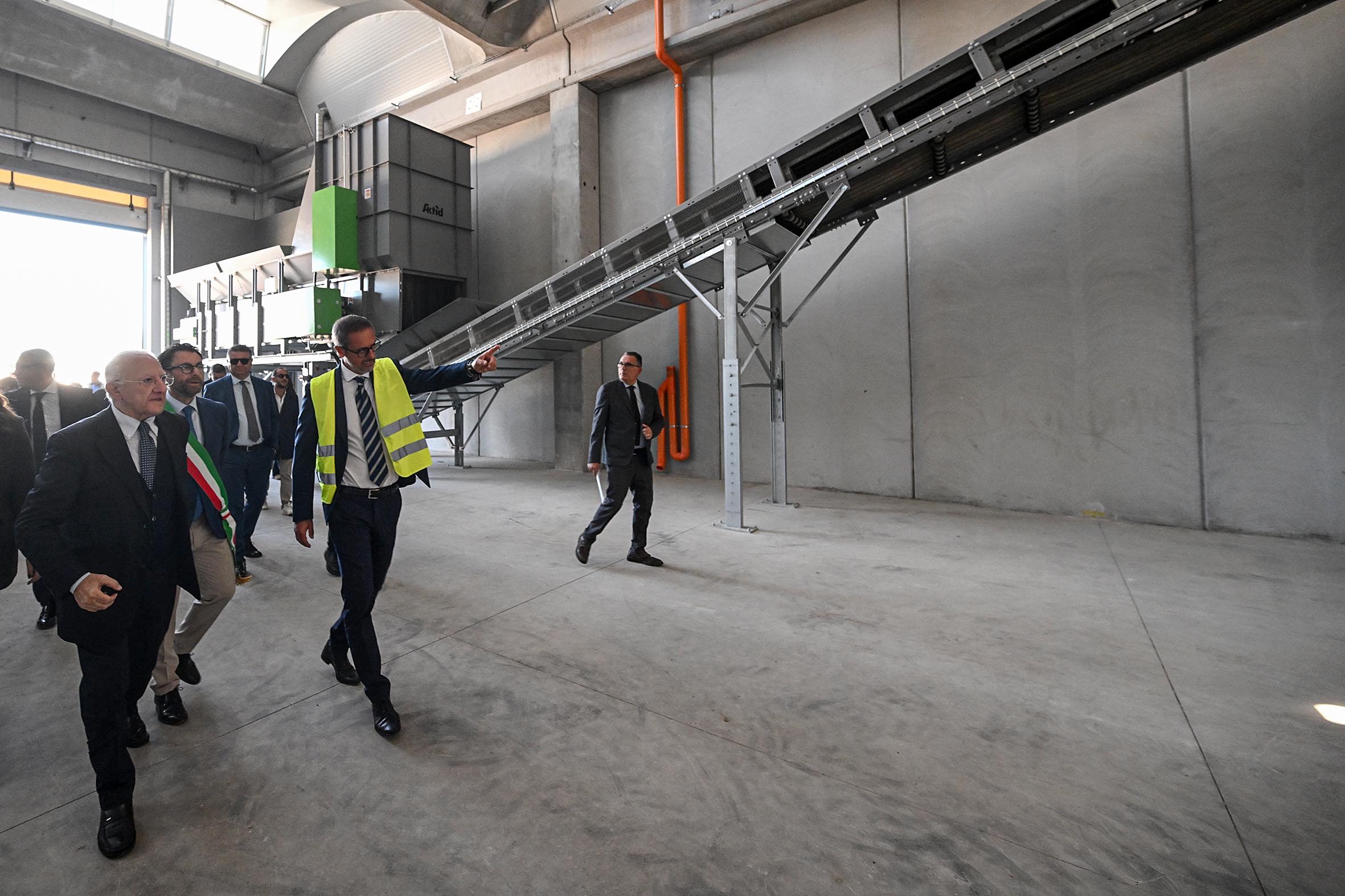 de_luca-impianto_compostaggio_pomigliano