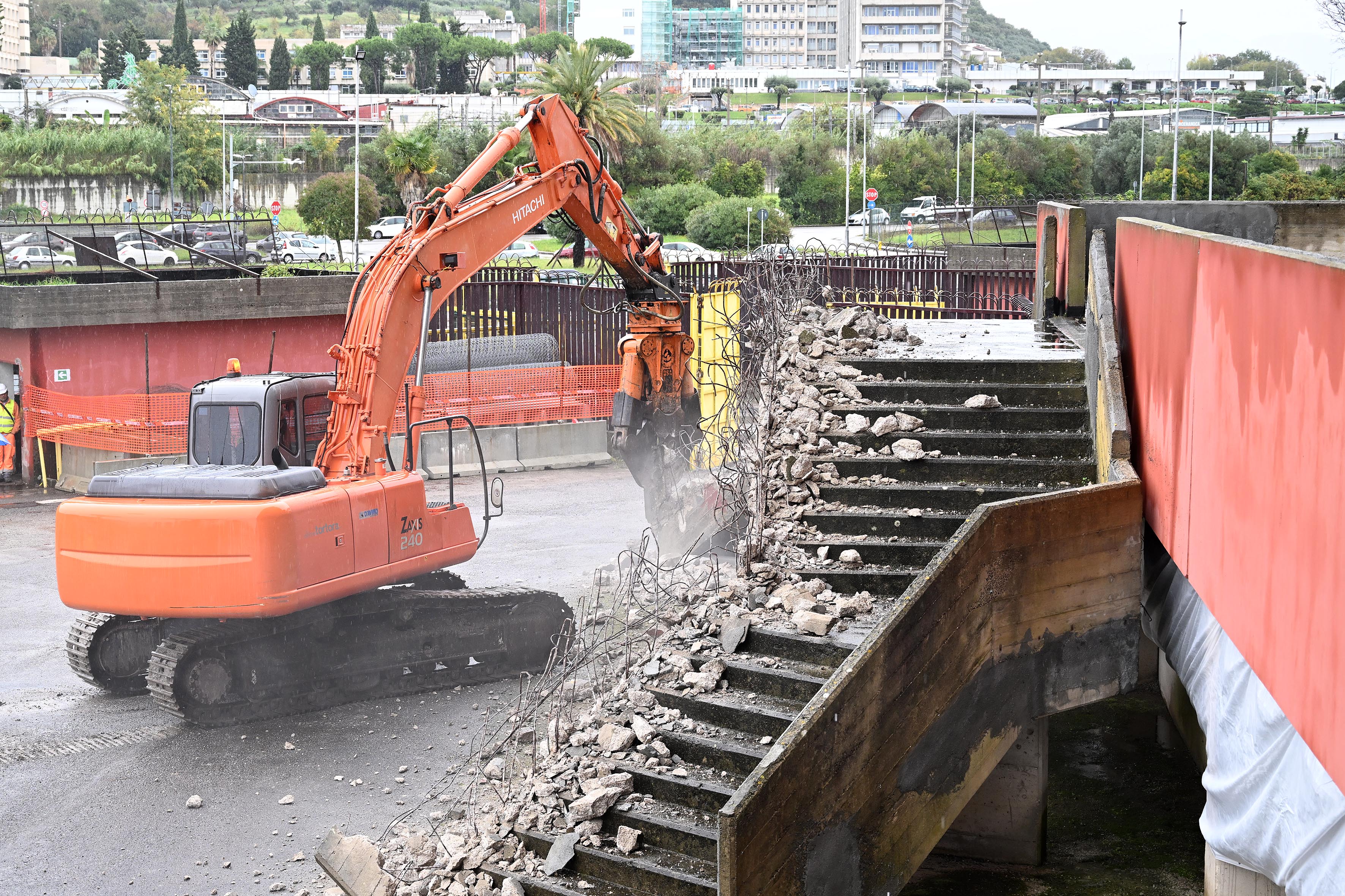 21/11/2025 - Avvio demolizioni per il rifacimento dello stadio Arechi
