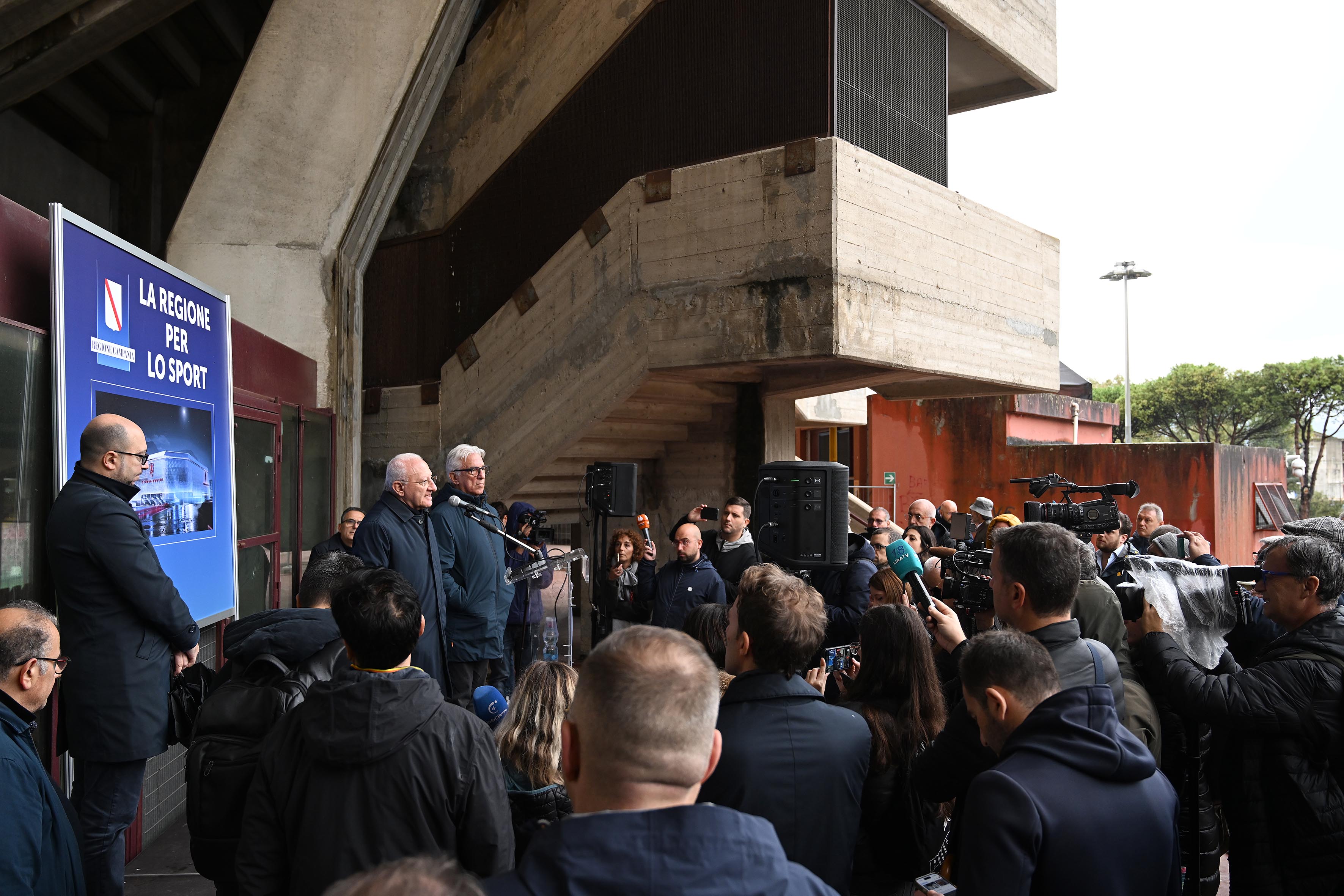 21/11/2025 - Avvio demolizioni per il rifacimento dello stadio Arechi
