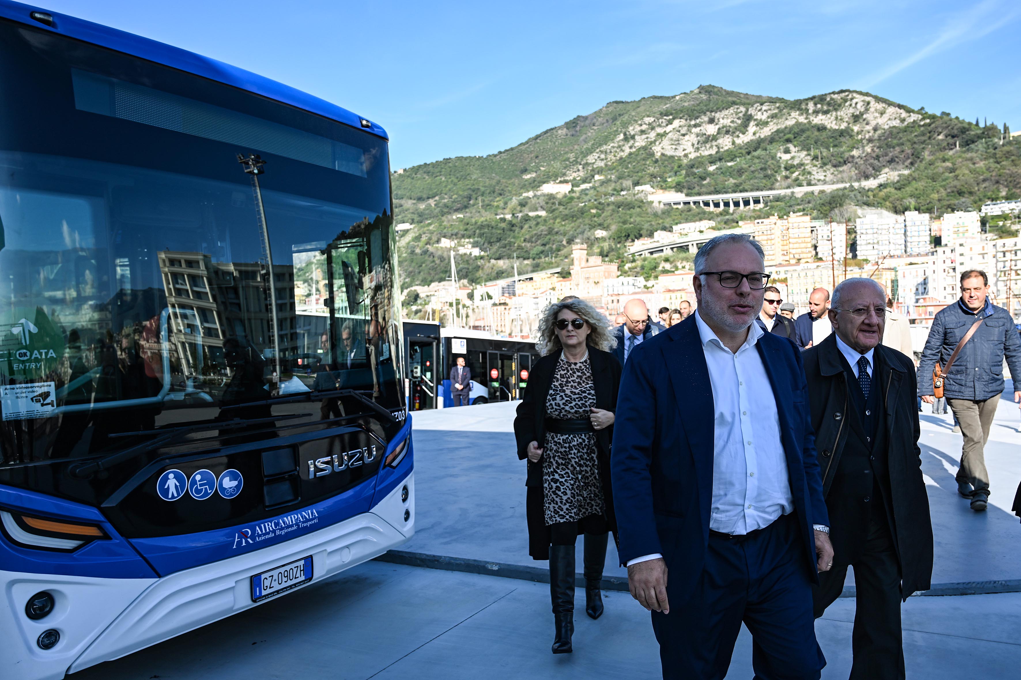de_luca-consegna_autobus_salerno-