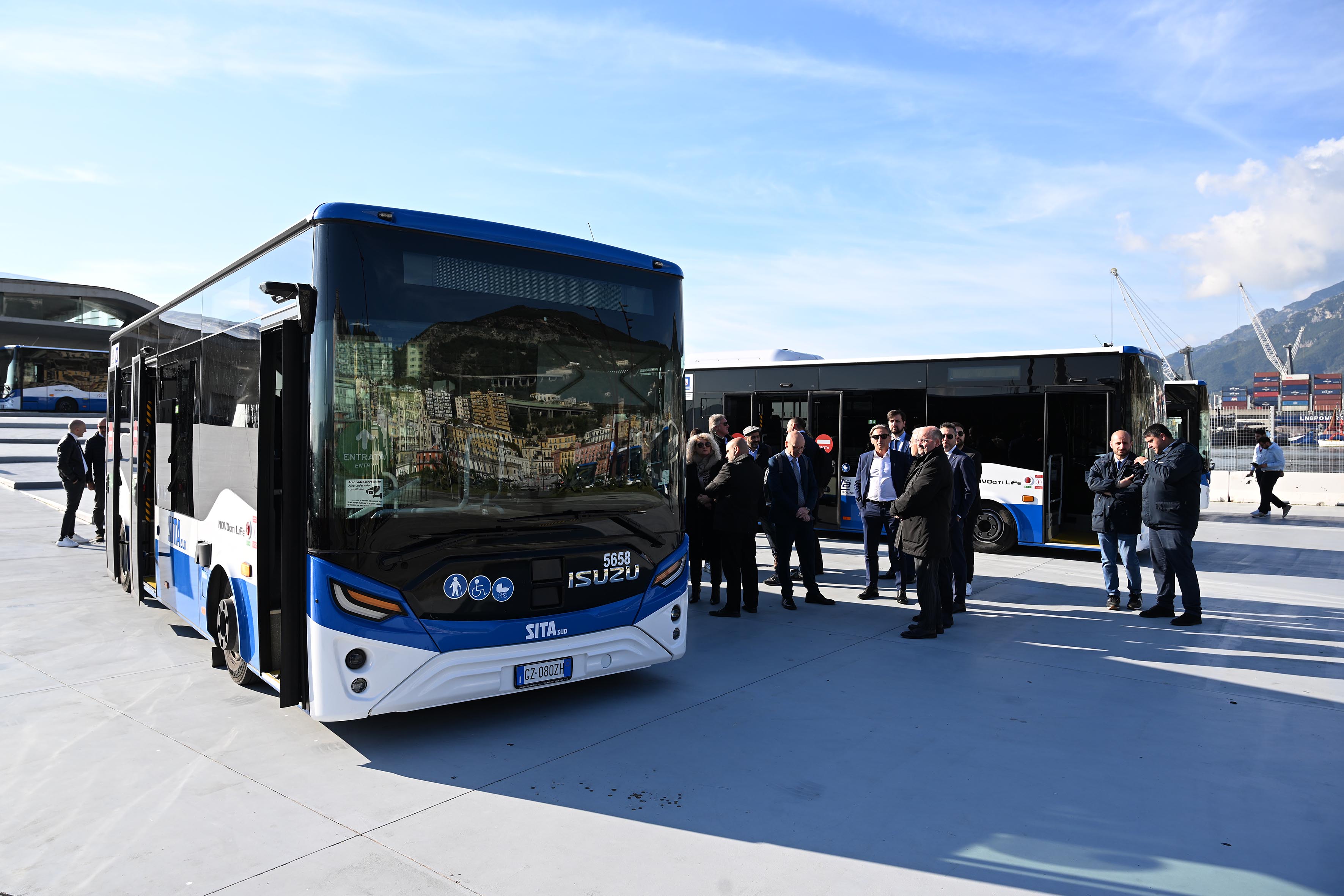 de_luca-consegna_autobus_salerno-