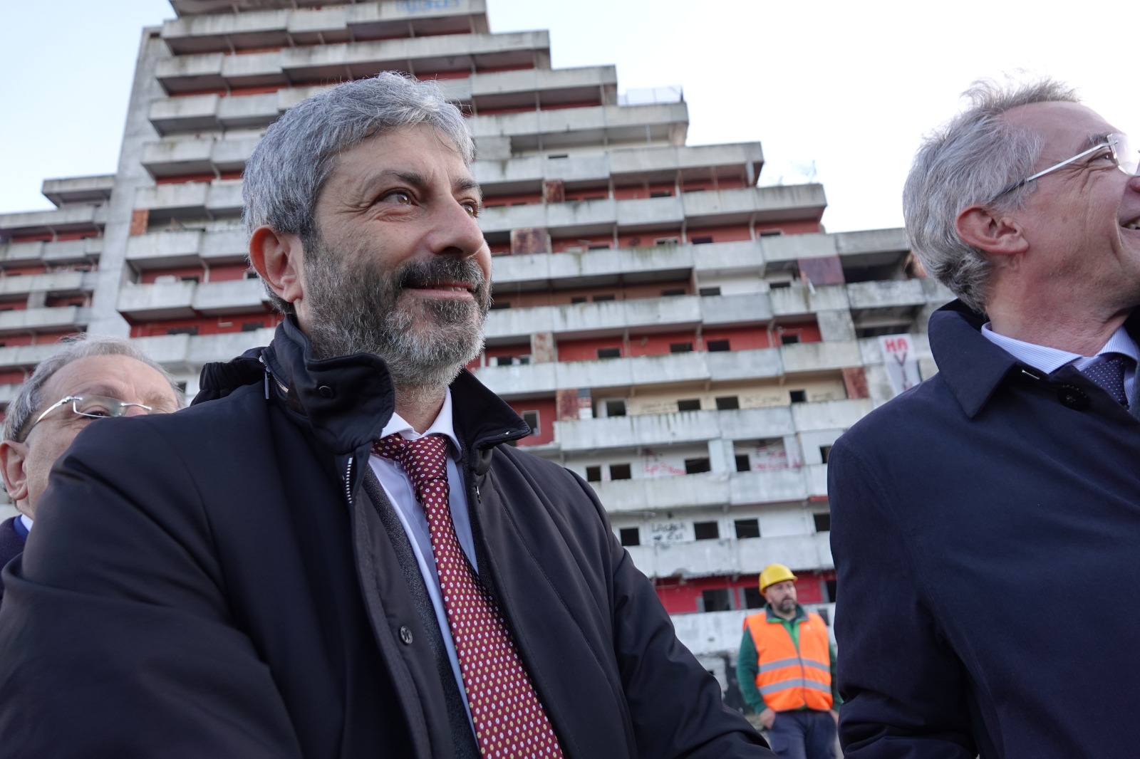 fico all'abbattimento della vela rossa di Scampia
