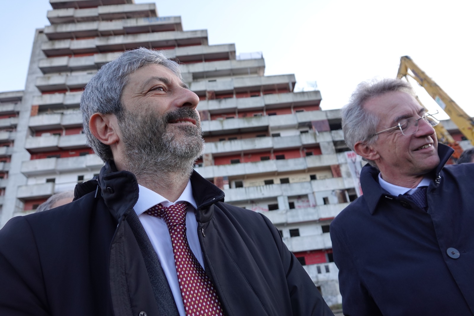 fico all'abbattimento della vela rossa di Scampia