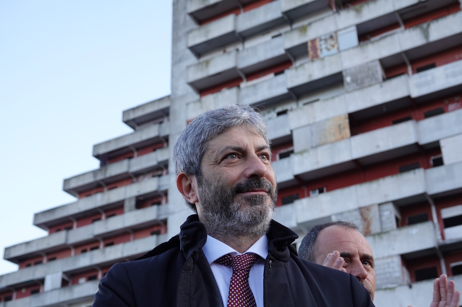 fico all'abbattimento della vela rossa di Scampia